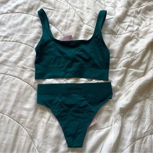 SAVAGE X FENTY SEAMLESS BRA PANTY SET